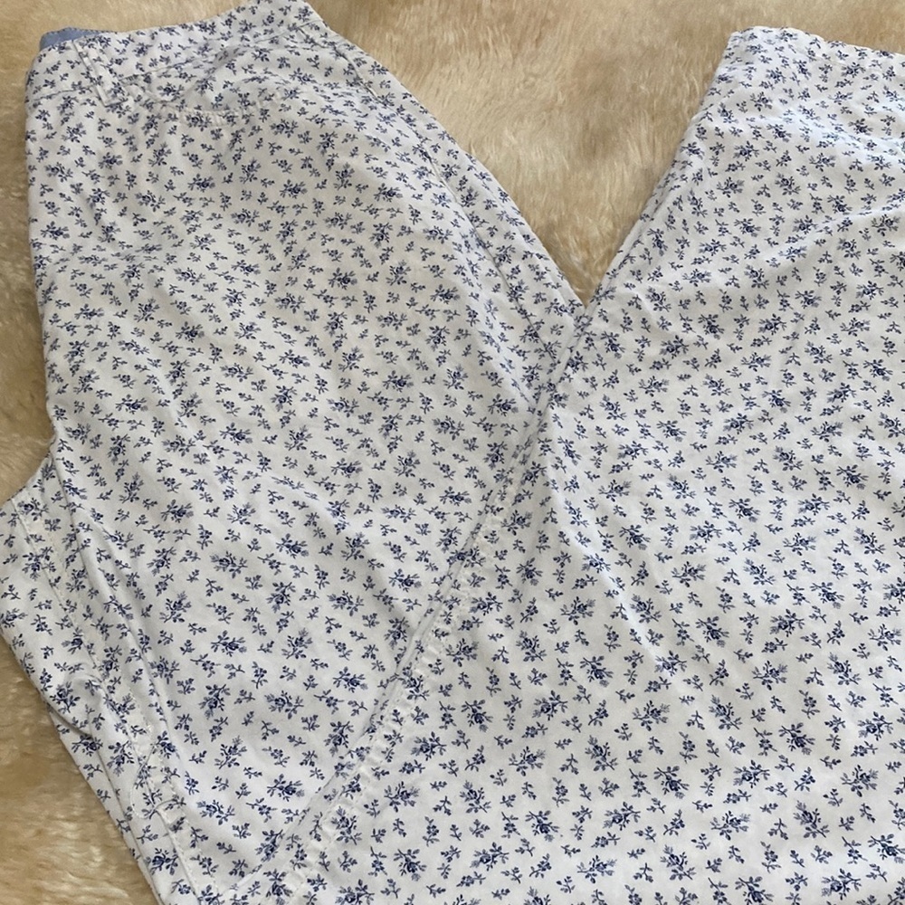 Tommy Hilfiger white flora size 8 pants